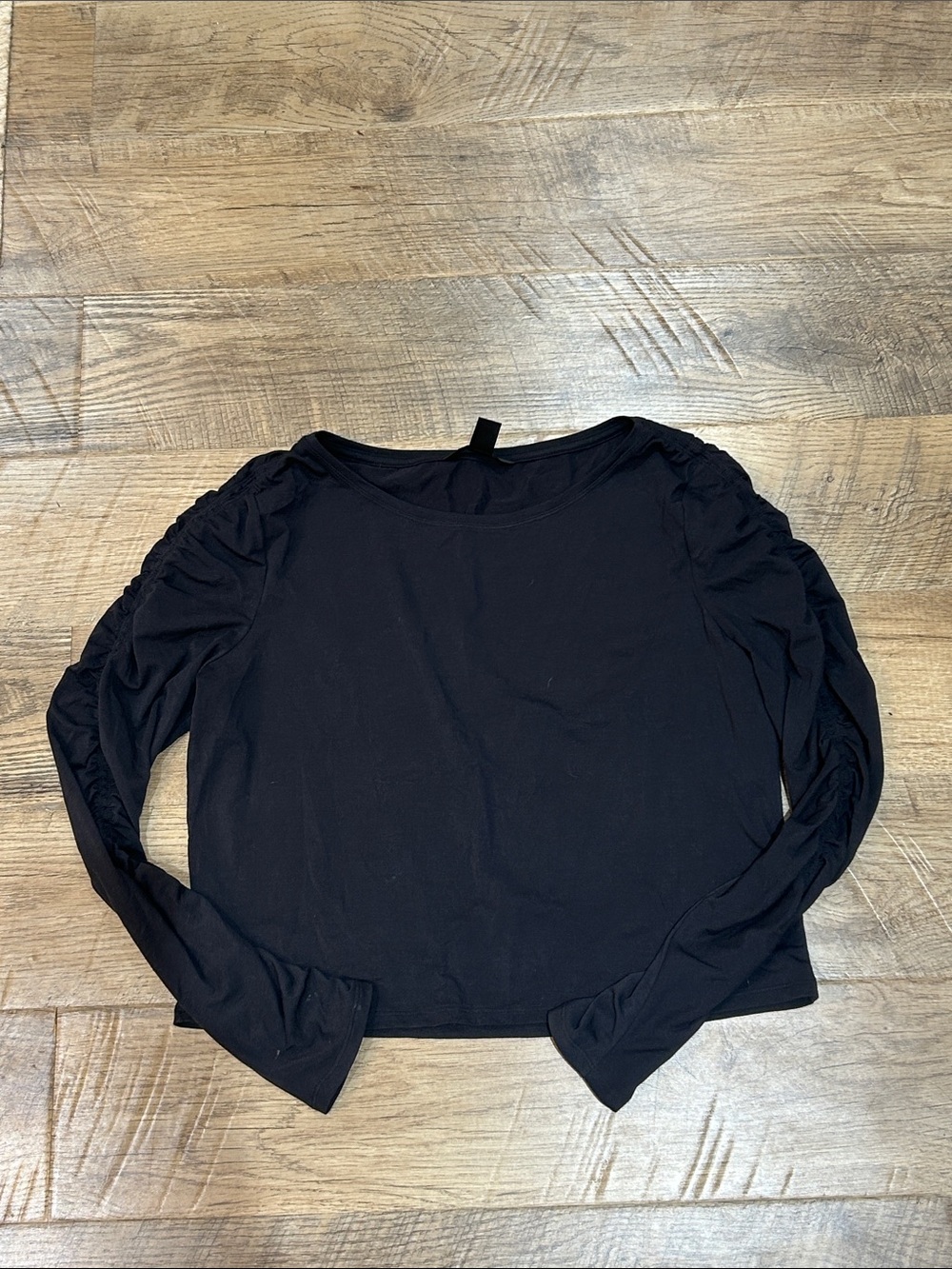 Athleta Black Long-Sleeve Ruched Shoulder Tee
